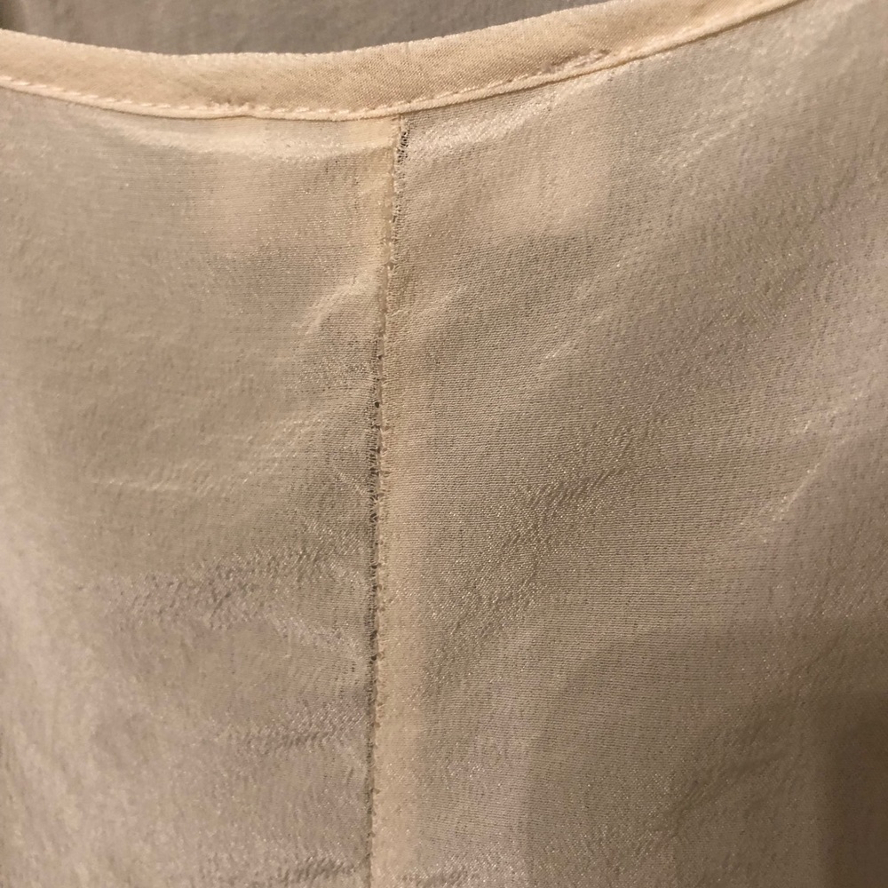 SOLD -Wilfred 100% Silk Top - Picture 9 of 10